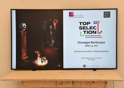 VideoEsposizione dell'opera "Echi di luci ed ombre: il ritratto dell’anima" dell'artista contemporaneo Giuseppe Bevilacqua presso la Galleria BBA in occasione del Premio Top Selection Berlin 2025